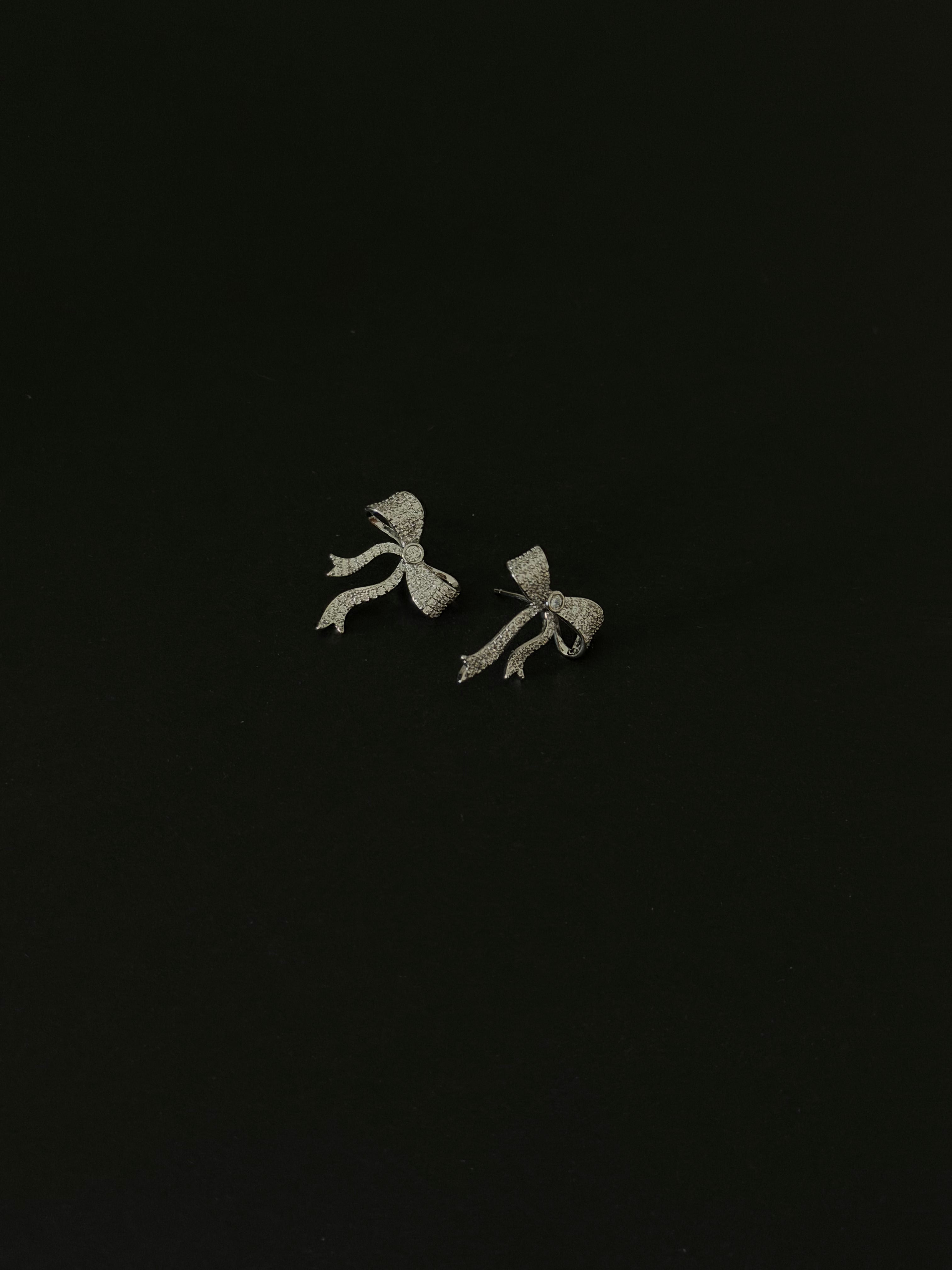 Bolina Ribbon Stud Earrings